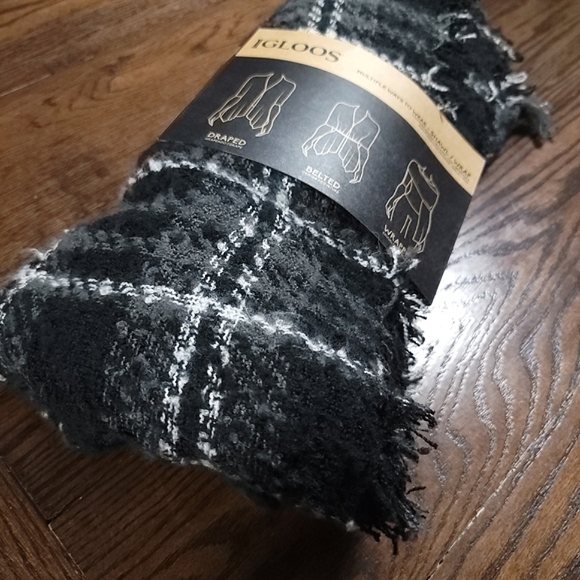 IGLOOS NWT Classic Black & White Plaid Multi-Use Scarf - Wrap - Shall - ONE SIZE - Picture 3 of 7